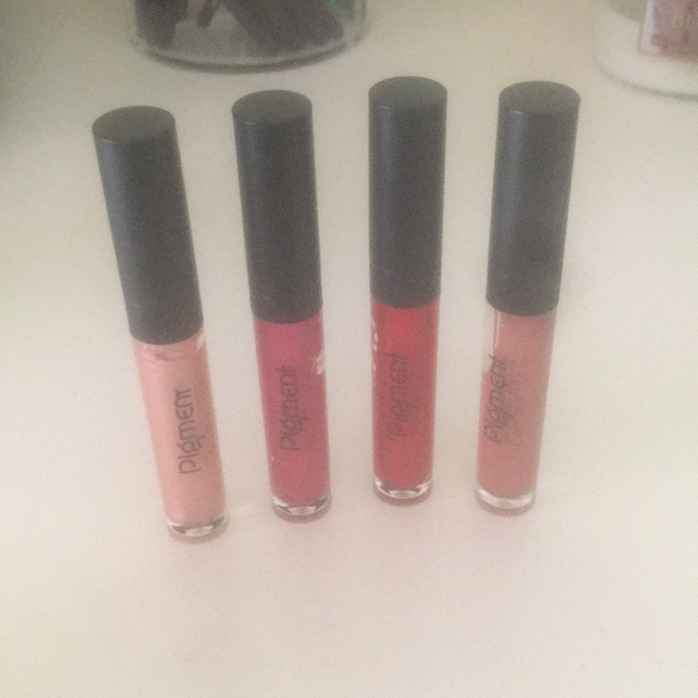 Pigment Liquid Lipsticks & Gloss